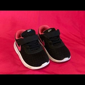 Little girls 7c Nike athletic shoes